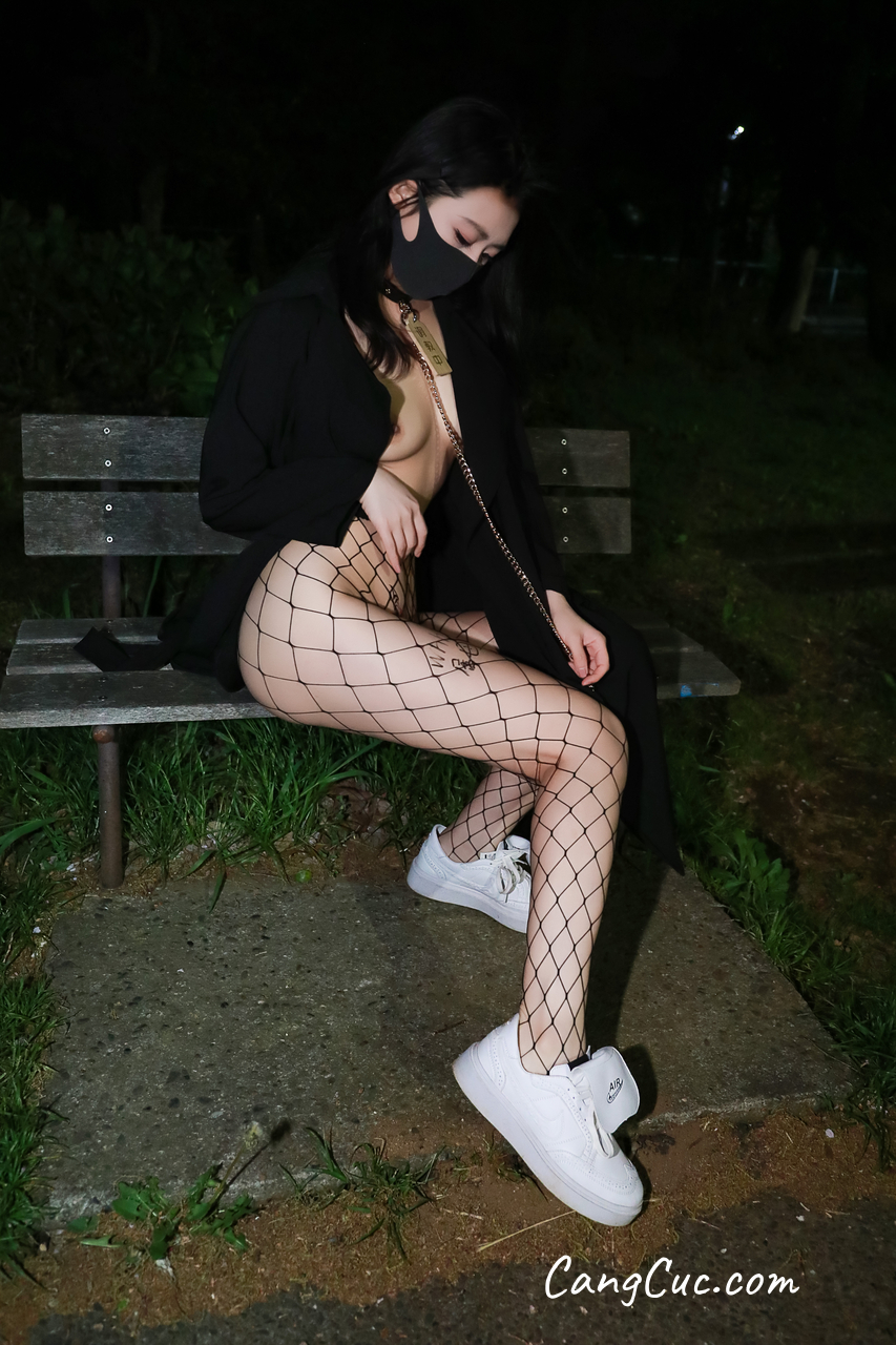 李佳 – 户外花田